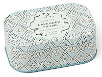 CHERIE MAVİ&BEYAZ TENEKE MUM 127 gr. CHERIE PRINTED TIN CANDLE BLUE&WHITE/LAVENDER&THYME - 1